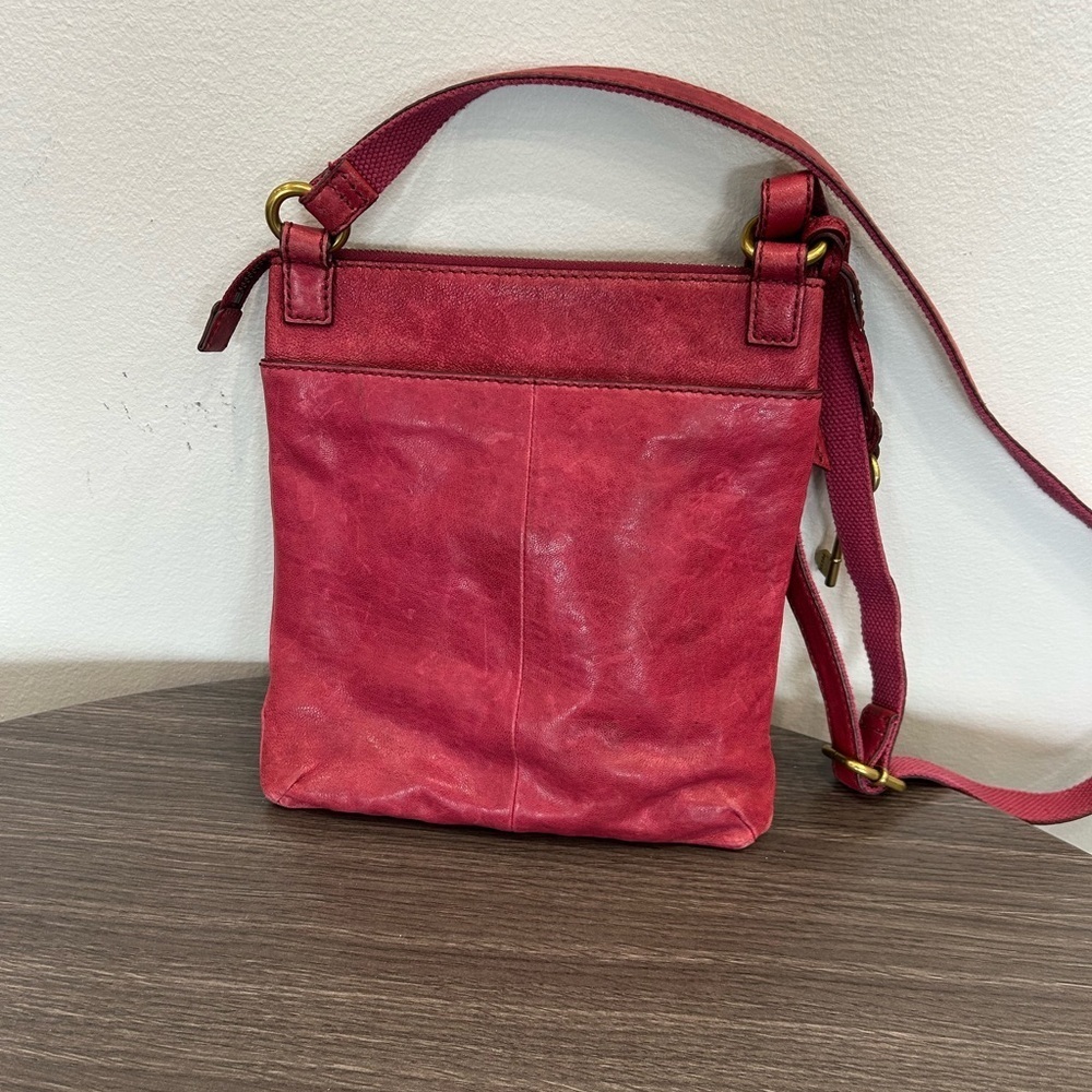 Fossil Red Leather Gold Key Vintage Crossbody Bag Purse - Picture 6 of 12